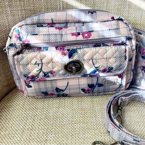 SOLD:🎀 Lug Switch Crossbody Bag Floral 🎀 - Picture 2 of 8